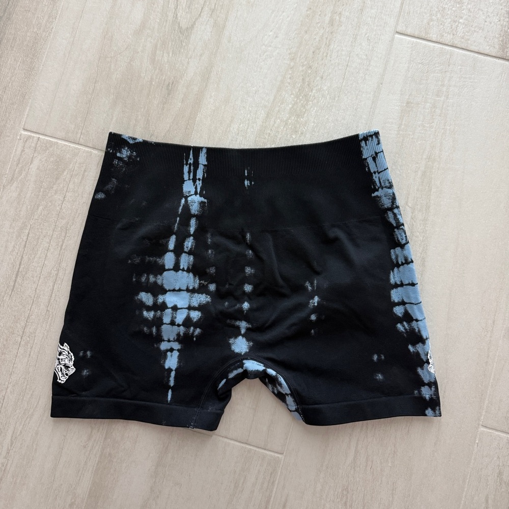 Darc Sport Everson Seamless
"Sierra" Shorts in Kitana Blue Serpent